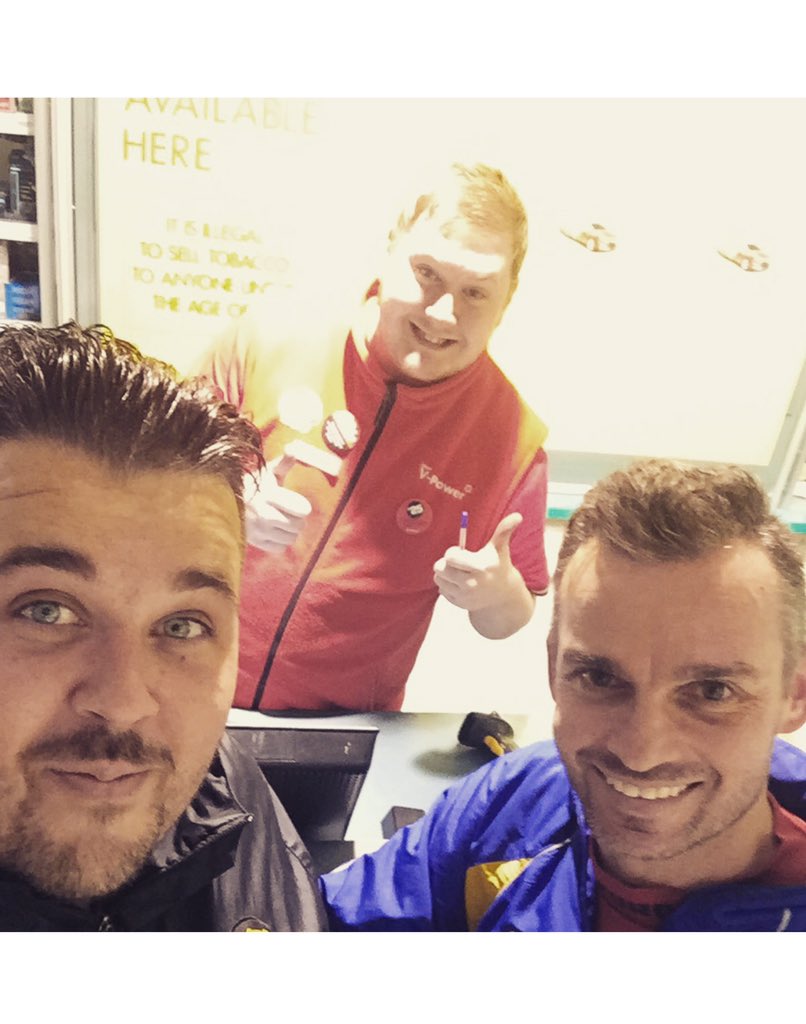 1AustinMitch's tweet photo. Cheeky selfie with @goodevans180 tonight such a nice bloke hope he does well just got two more fans @Waterbottleboy8 https://t.co/jIJeqixzYX