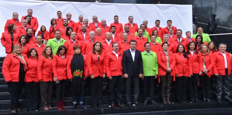 IsaiasGCroc's tweet photo. Recibimos en la #VIIIReuniónPlenaria del @Senado_PRI al titular de la @SEGOB_mx @osoriochong https://t.co/OT92LCRHwN