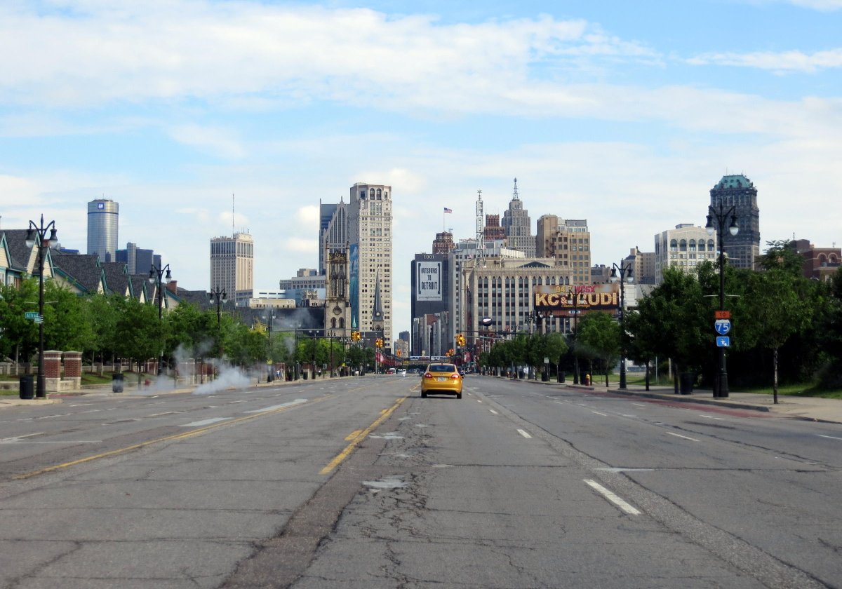 NextIdeaMI's tweet photo. How Woodward could get its Avenue back: It's not all about cars https://t.co/V5r6O83MlB https://t.co/rP3iQdP058