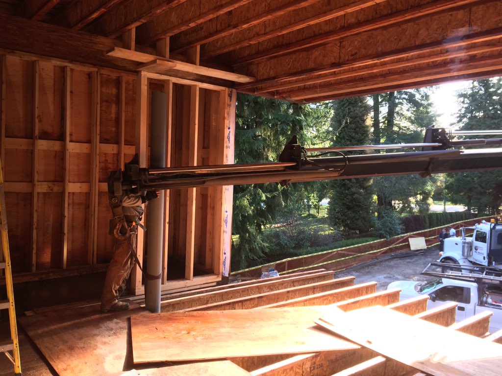 RickGauthier2's tweet photo. @StandardTC really getting into things with Superbuild. 18ft columns inside. #hiab422 https://t.co/H8VxNtTNDy