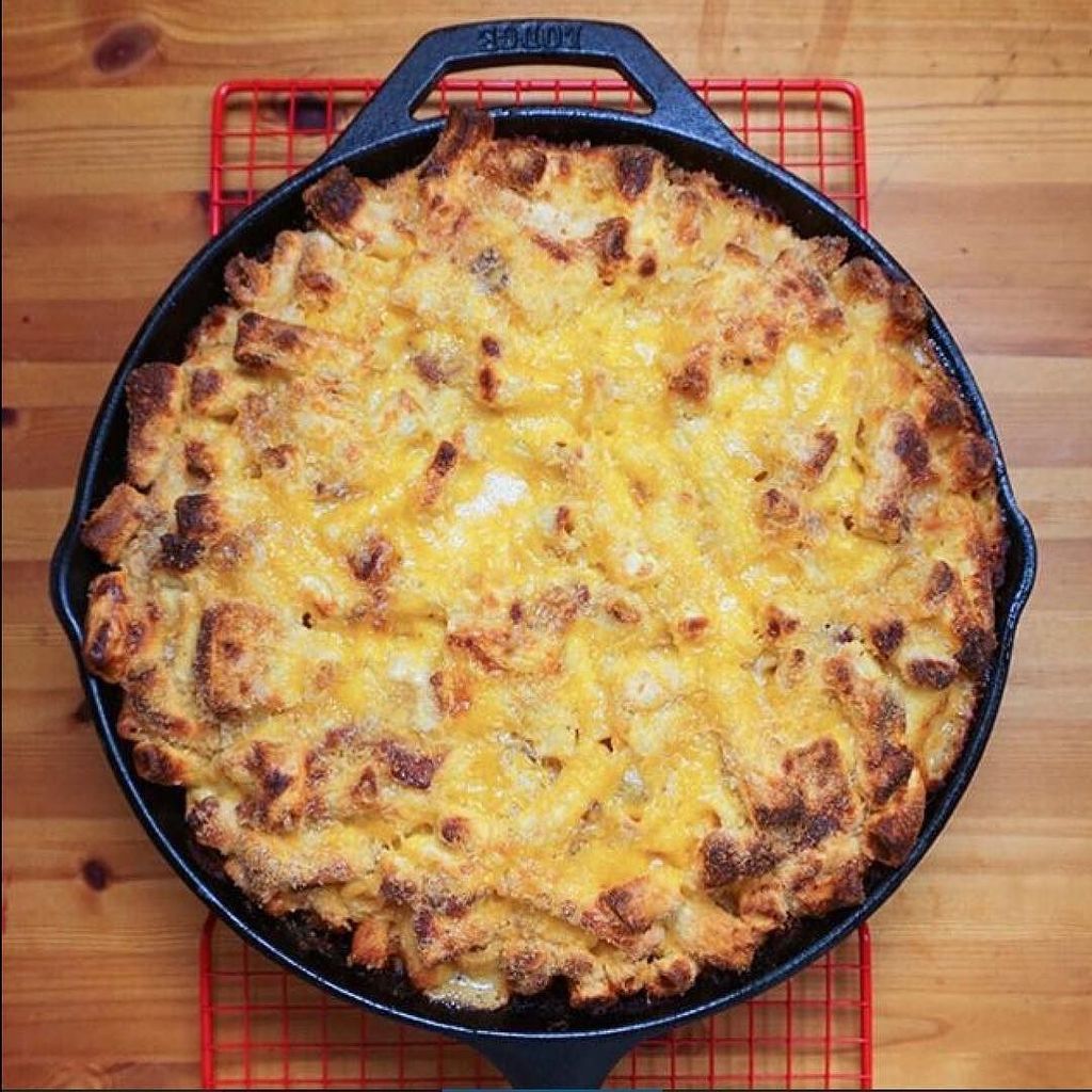 Cast_Iron_Cook's tweet image. Because sometimes, you just need a whole skillet full of homemade mac &amp;amp; cheese. 🍴Photo by @peachesandsalt, recipe o…