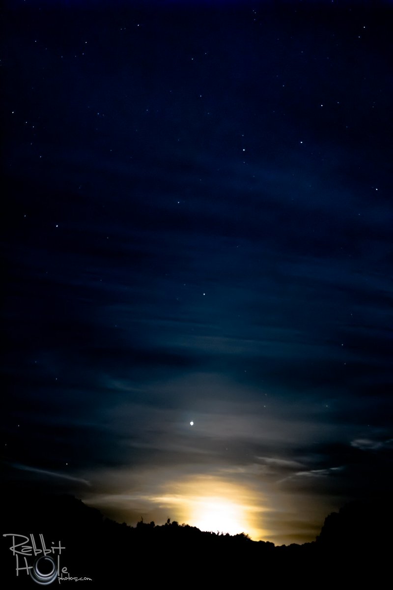 RabbitHoleAstro's tweet photo. Jupiter Rising #Jupiter #astrophotography #astrophoto #Arizona #moon #anotherhobby #nightsky #photography https://t.co/Kcmn8xHsFh