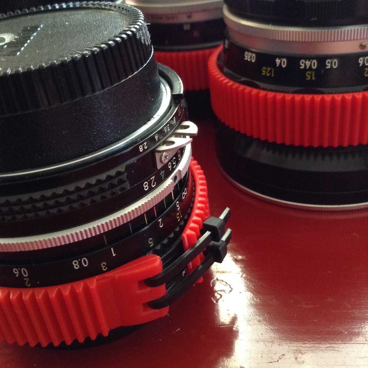 TimJacksonFilms's tweet photo. Love my flexible, low-profile lens gears from @wideopencamera.  Easy to mount and the lenses still fit in my bag. https://t.co/bAeLEbHyY7