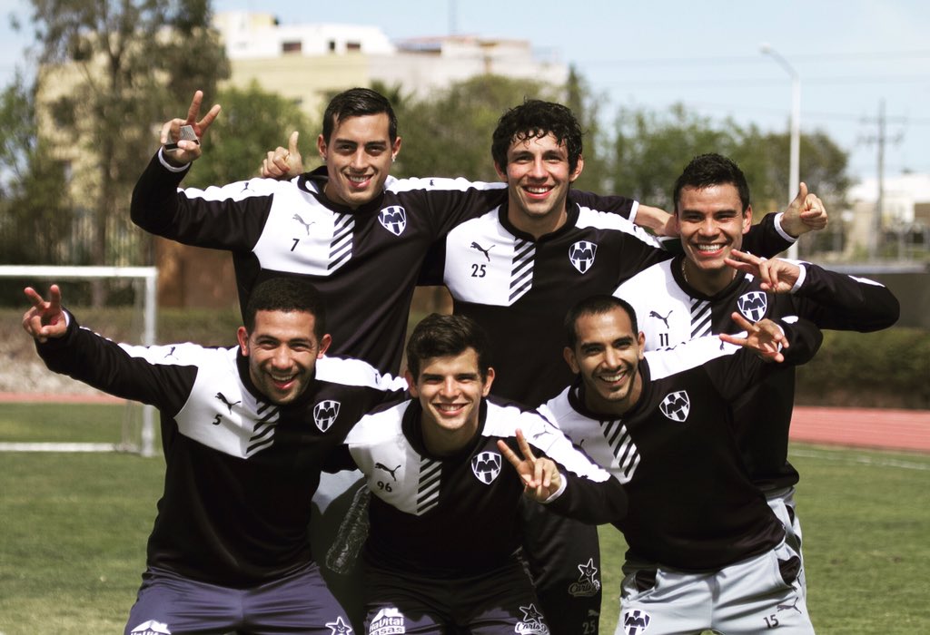 GarganoOfficial's tweet photo. Tenemos que seguir con esta alegría banda @Rayados 🔵⚪️⚽️🔝🔜 https://t.co/vQUc5CoGES