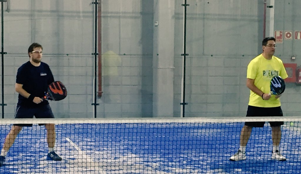 anlu_padel's tweet photo. Alumnos de @Dagpadelindoor probando los modelos 2016 #vertex #wingpro @bullpadelsport https://t.co/s81TkyWBAO
