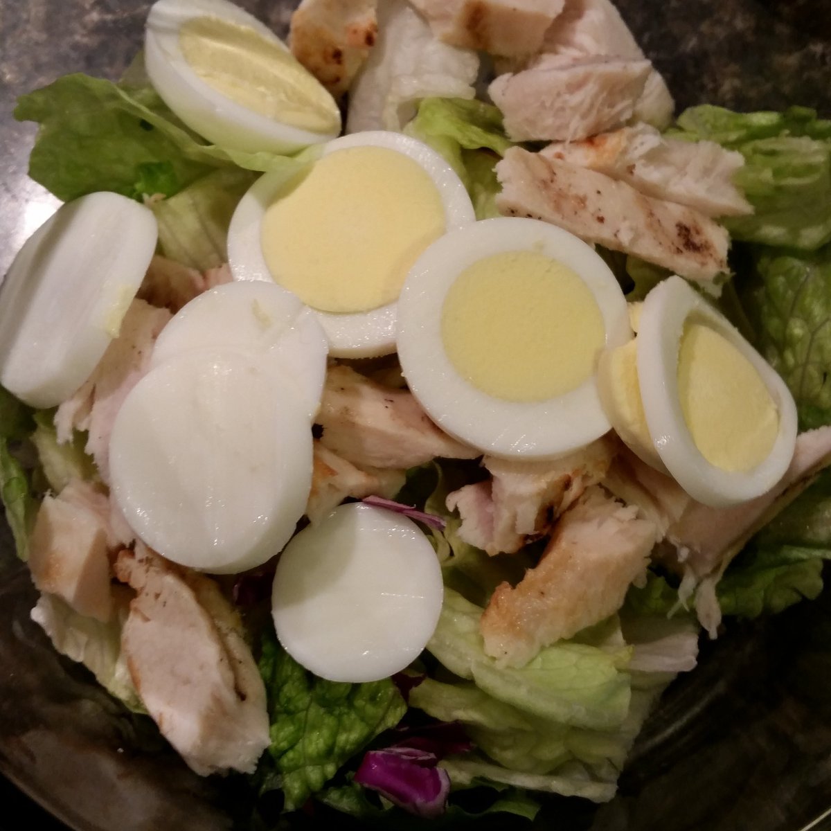 fitprogresslb's tweet photo. Late lunch #bigsalad #hardboiledeggsarekey #healthyeating #lowcarb #myweightlossjourney #staytuned #sundayweighin https://t.co/UdqRfmVnu1