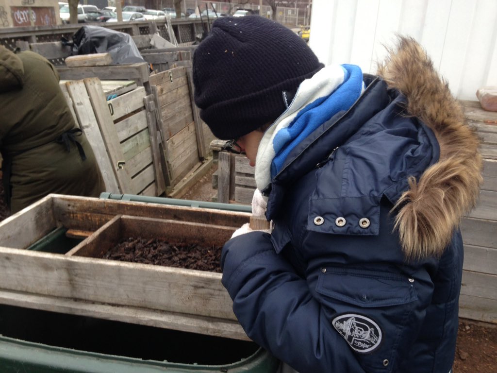 campconcrd's tweet photo. #volunteerthursdays with @FoodShareTO #coldcantkeepusdown https://t.co/XlLtXfj8xM