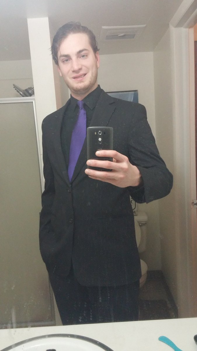 walkerrossf's tweet image. Looking fresh for interviews last night.