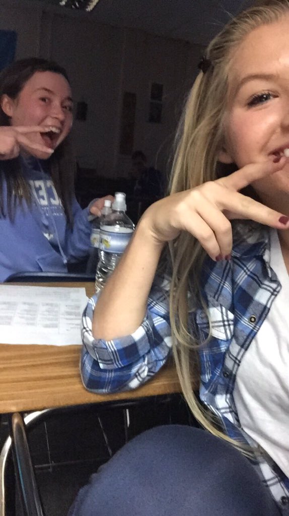 Kaitlin_camp's tweet photo. Happy bday from your favorite member of the Campbell sandwich💗💗 https://t.co/EVJk54Ug7a
