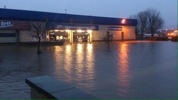 TheYorksTimes's tweet photo. Be #floodaware - Yorkshire residents urged to sign up for alerts. 

Find out more:

https://t.co/ZtSeLsc3ek https://t.co/DwyVtnlMr4