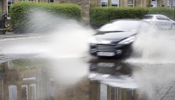 TheYorksTimes's tweet photo. Be #floodaware - Yorkshire residents urged to sign up for alerts. 

Find out more:

https://t.co/ZtSeLsc3ek https://t.co/DwyVtnlMr4