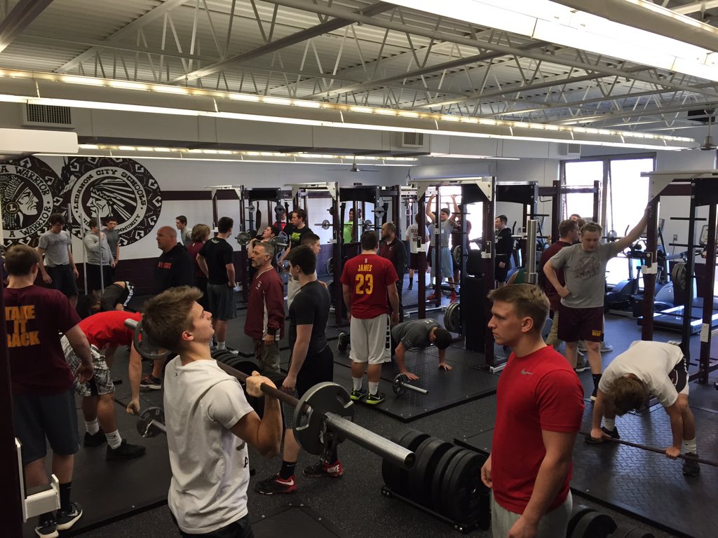 T_Burns32's tweet photo. EPIC first Throwdown Thursday of the year!! #WarriorWeights https://t.co/1CzYt1xTLc