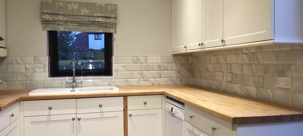 dmuttentiling's tweet image. Just completed this kitchen splashback. Grout is Silver Grey ultra colour plus from @MapeiUKLtd