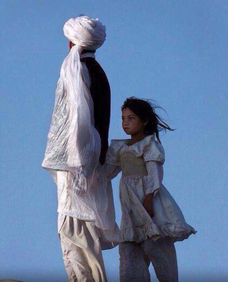 Twaiq93's tweet photo. الأب أول حب لكِ ، وأخره https://t.co/BntFzEc8Et