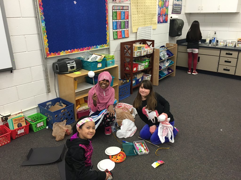 Mrs_Guetzkow's tweet photo. Designing and creating! Third graders excited about outer space! #makersspace #geniushour https://t.co/x2TAFStJ11