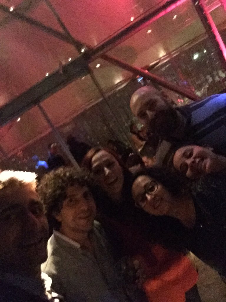 ankuronline's tweet photo. E ora? Chi me la tira la giacca? ;) @korean1977 #selfie #farewell #goodluck https://t.co/rgc7fJSEYw