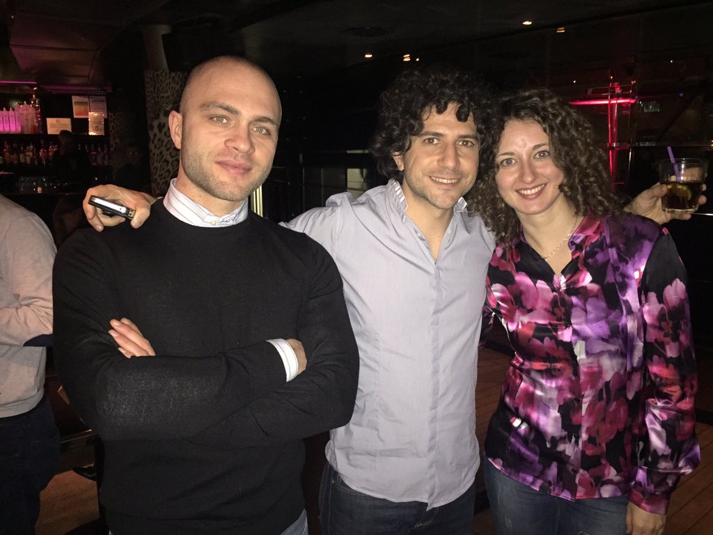 ankuronline's tweet photo. E ora? Chi me la tira la giacca? ;) @korean1977 #selfie #farewell #goodluck https://t.co/rgc7fJSEYw