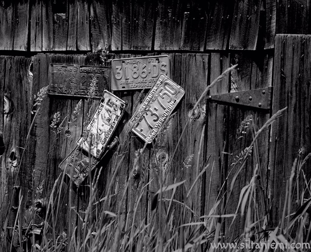 241Photography's tweet photo. RT https://t.co/c3DCHdL9MB License plates on a barn wall #licenseplate #barnwall #blackandwhite #streetphotography https://t.co/WlSQ95kAuy