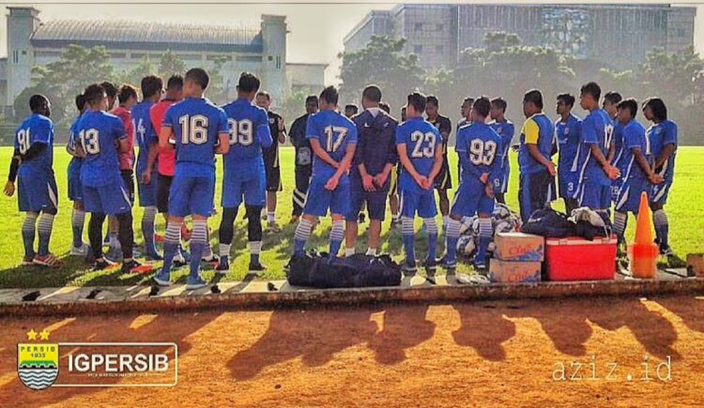 KimKurniawan's tweet photo. Latihan Pagi tadi! 👊🏻⚽️👊🏻 #persib https://t.co/4eyGNVBSHf