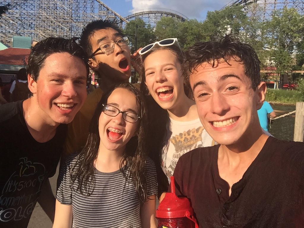 _simomo_'s tweet photo. #ThrowbackThursday LaRonde this summer with my baes :)) 😋#lesconcentrés https://t.co/PMk53IvgL4