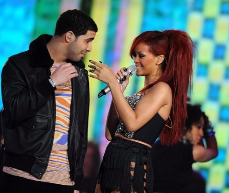 DO YOU LIKE "WORK" BY RIHANNA FEATURING DRAKE?!

RT: YES 🔊

LIKE: NO 🔇