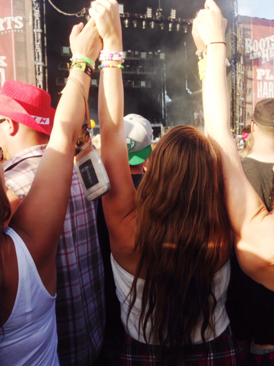 claire_renouf's tweet photo. #BootsThrowback @BootsandHearts @_rebbb @Mckensie_Greig @Renouf_13 https://t.co/nSiZmGO1r5