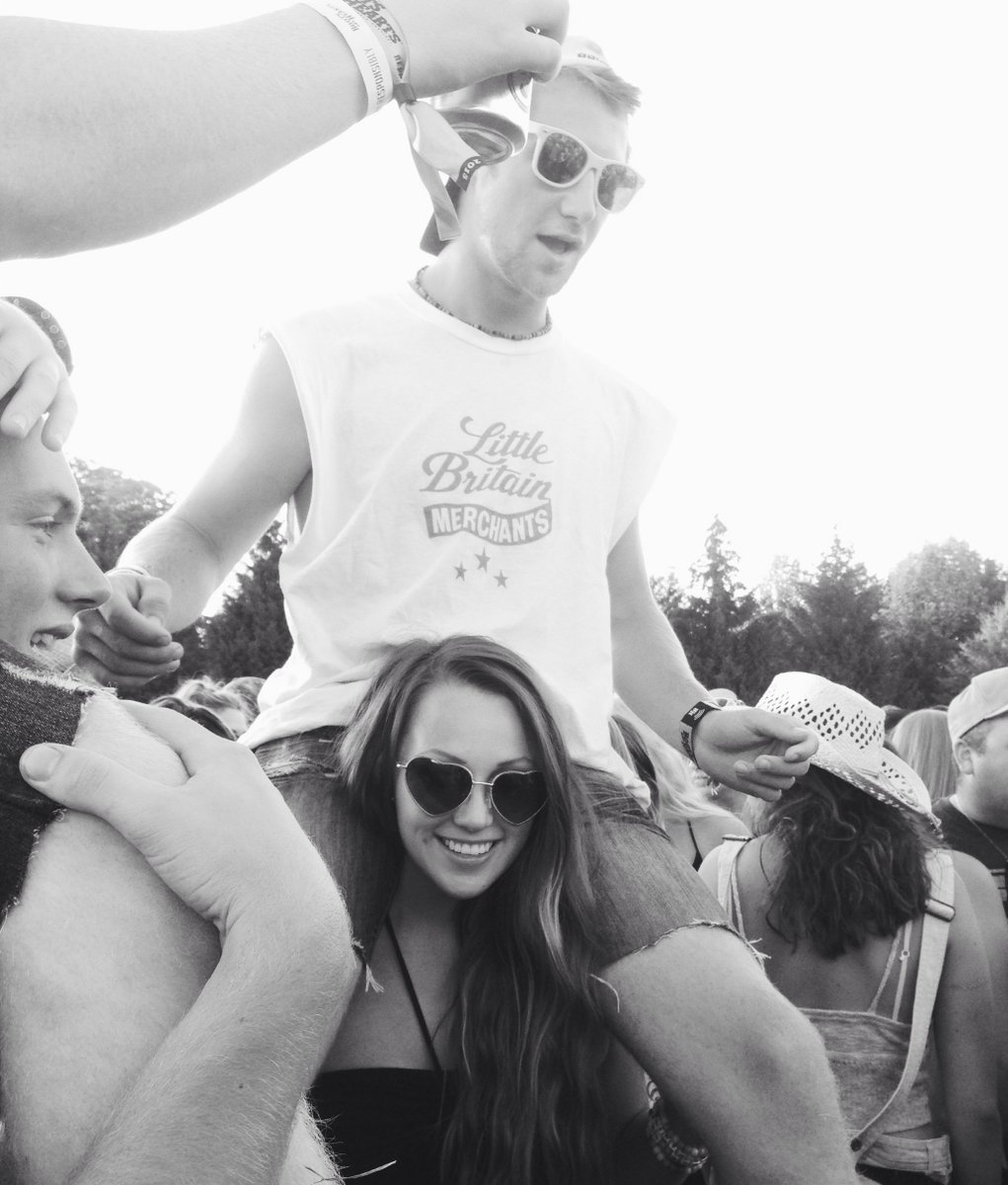 claire_renouf's tweet photo. #BootsThrowback @BootsandHearts @_rebbb @Mckensie_Greig @Renouf_13 https://t.co/nSiZmGO1r5