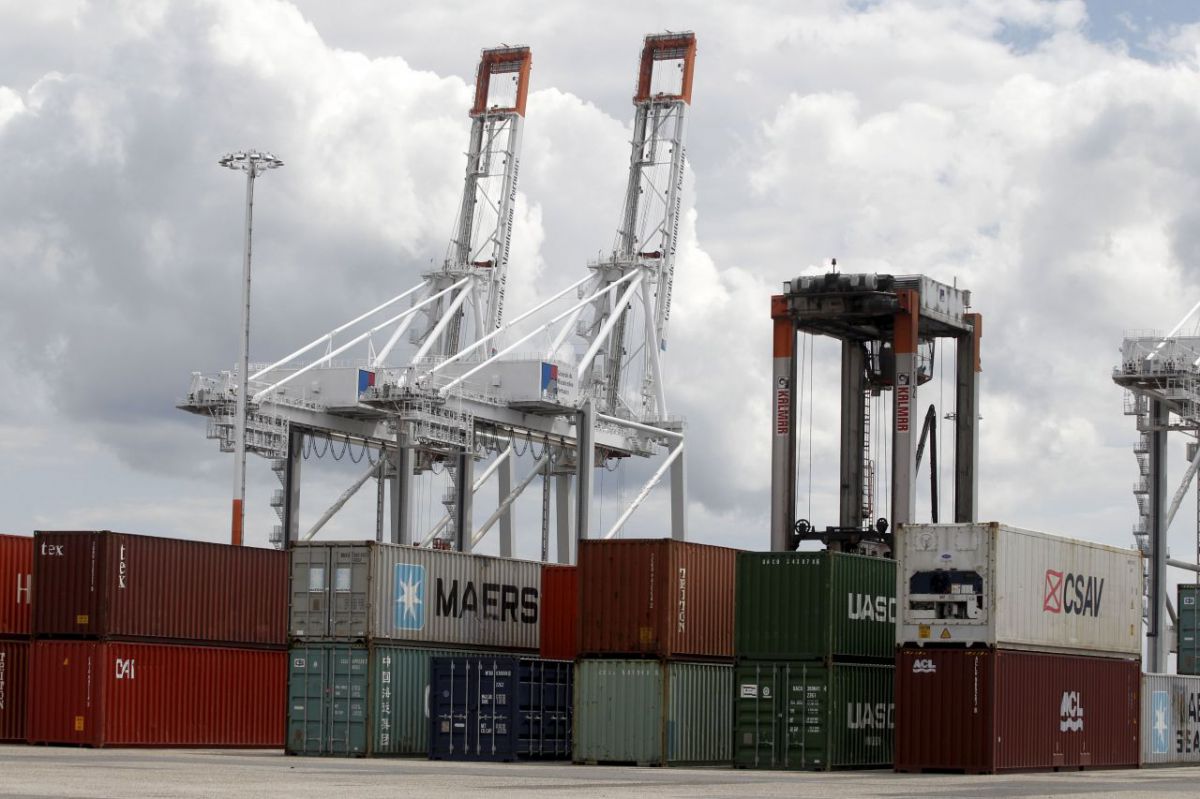 le_Parisien's tweet photo. Port du Havre : 155 kg de cocaïne saisis dans un conteneur de boîtes de cirage https://t.co/gqz0hQccbs https://t.co/3LN2w3x97K