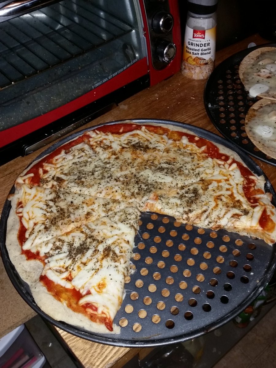 kibykat's tweet photo. Homemade pizzas made krustez flatbread pizza dough. #yummyashell #krustez https://t.co/lfmHCJEgsd