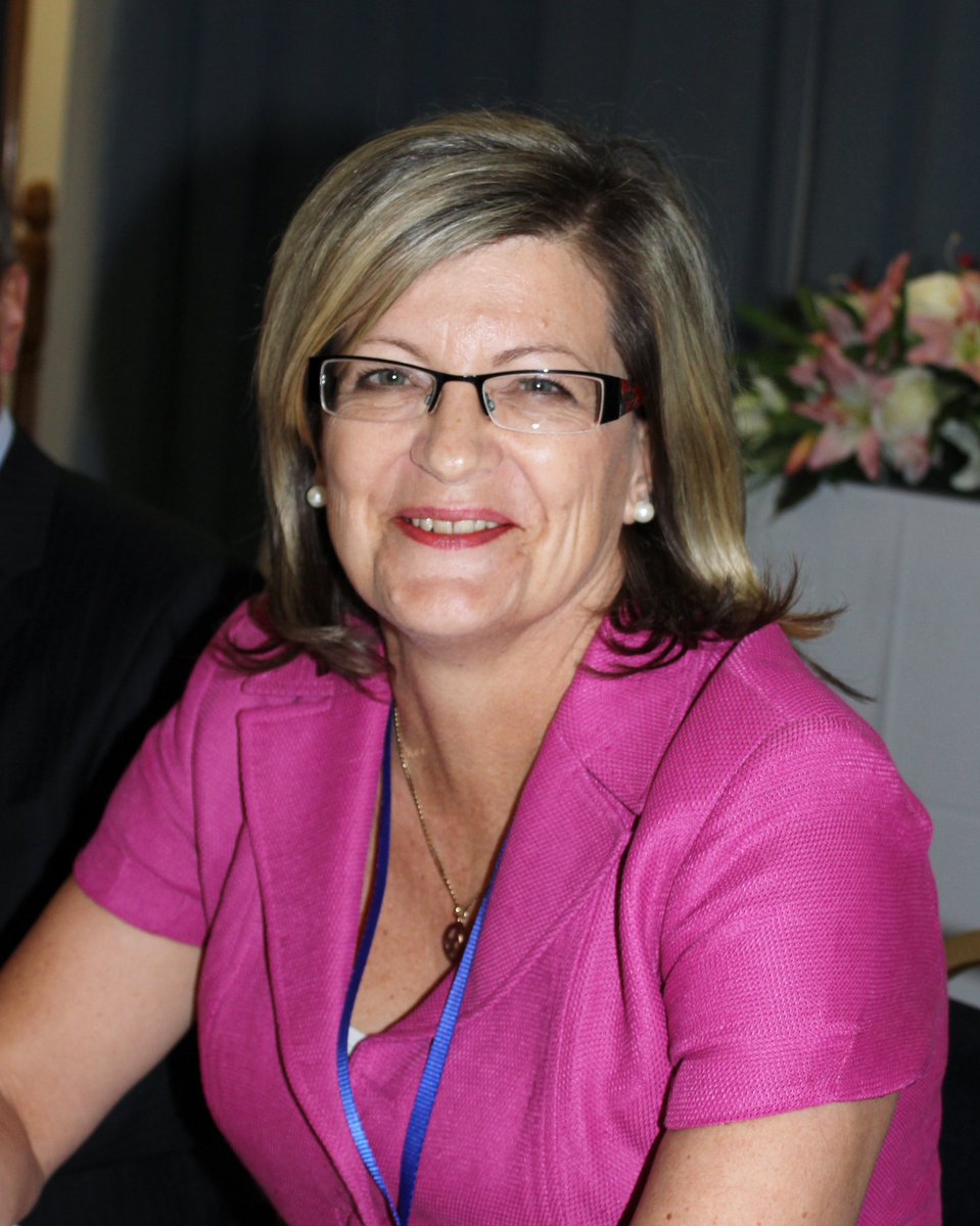 Our Julie is doing a sponsored parachute jump for the Charity : elmc.co.uk/elmc_pages/elm…