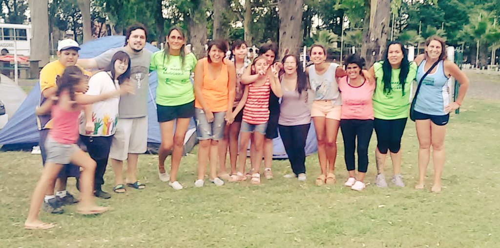 AnaPaulaMilo's tweet photo. Esta noche no duerme nadie!!!
Campamento de los más grandes y del grupo de chicos con discapacidad! ♡
#Colonia2016 https://t.co/ILxrVq2RmW
