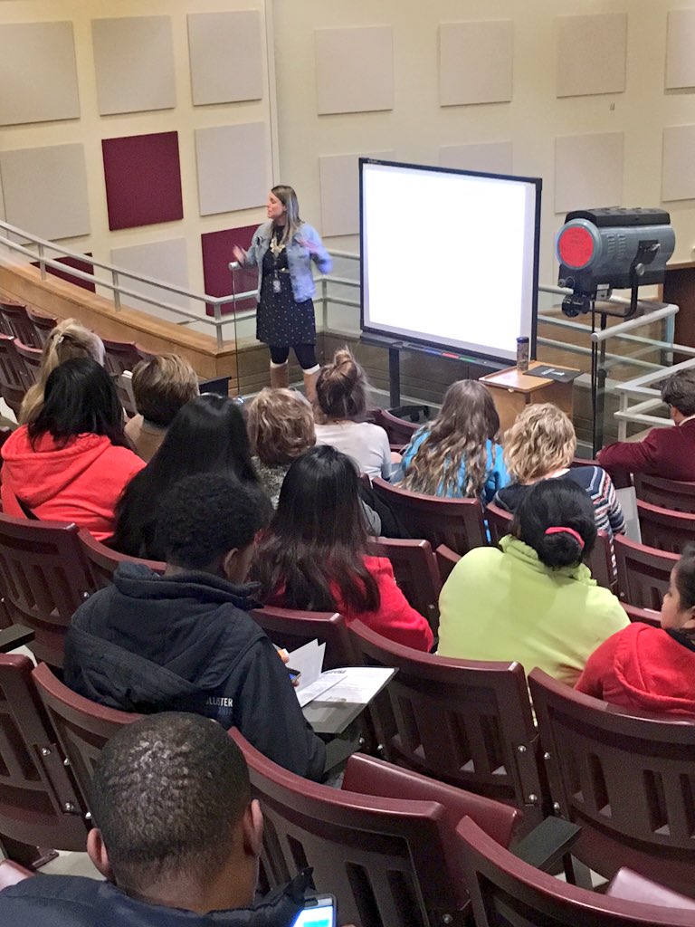 FulComMagnet's tweet photo. @mlingerfeltFHS tells parents about our pathways at FulCom's Open House. https://t.co/gOTivLNXUW
