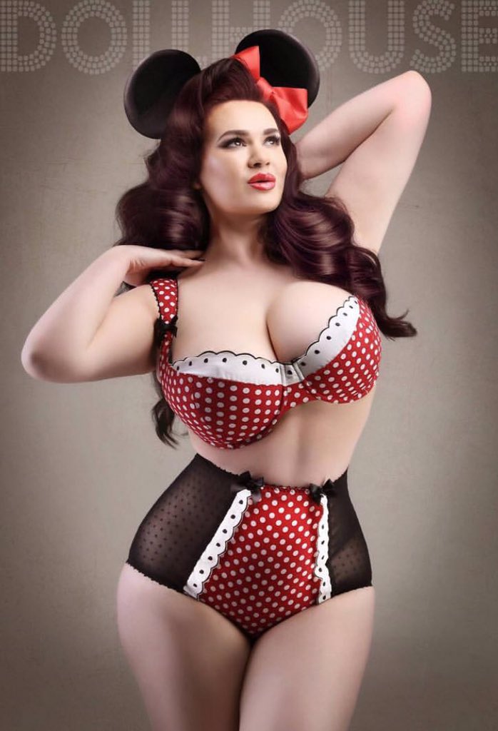 “#beautiful #curves #minniemouse #dollhouse #pinup #bodypositive” .