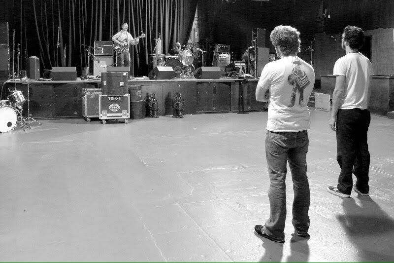 Cynulleidfa Gwobrau Selar yn Mwynhau <a href="/Calfari1/">Calfari</a>