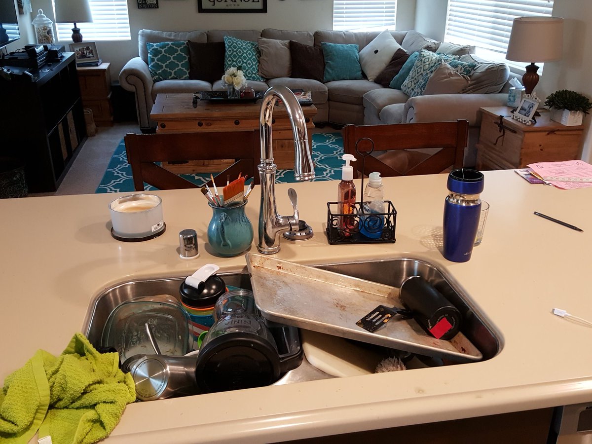 eddiegunnoe's tweet photo. Back to the real world. Now I gotta do the dishes I blew off yesterday for #ProBowlDraft #GoHawks @theedandtomshow https://t.co/cGz1mr28QJ