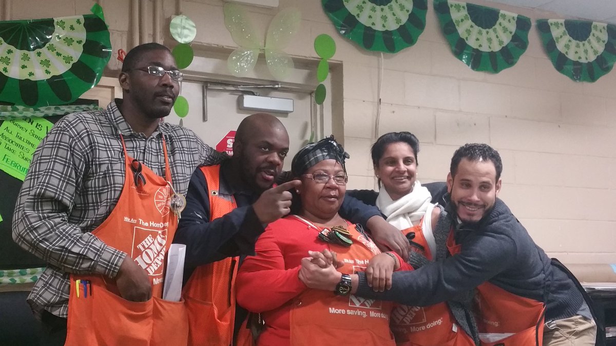 HD1220EOC's tweet photo. Saying good bye to the best pro cashier Shirletta #goodluck #weregonnamissyou https://t.co/lEDG7lmVB1