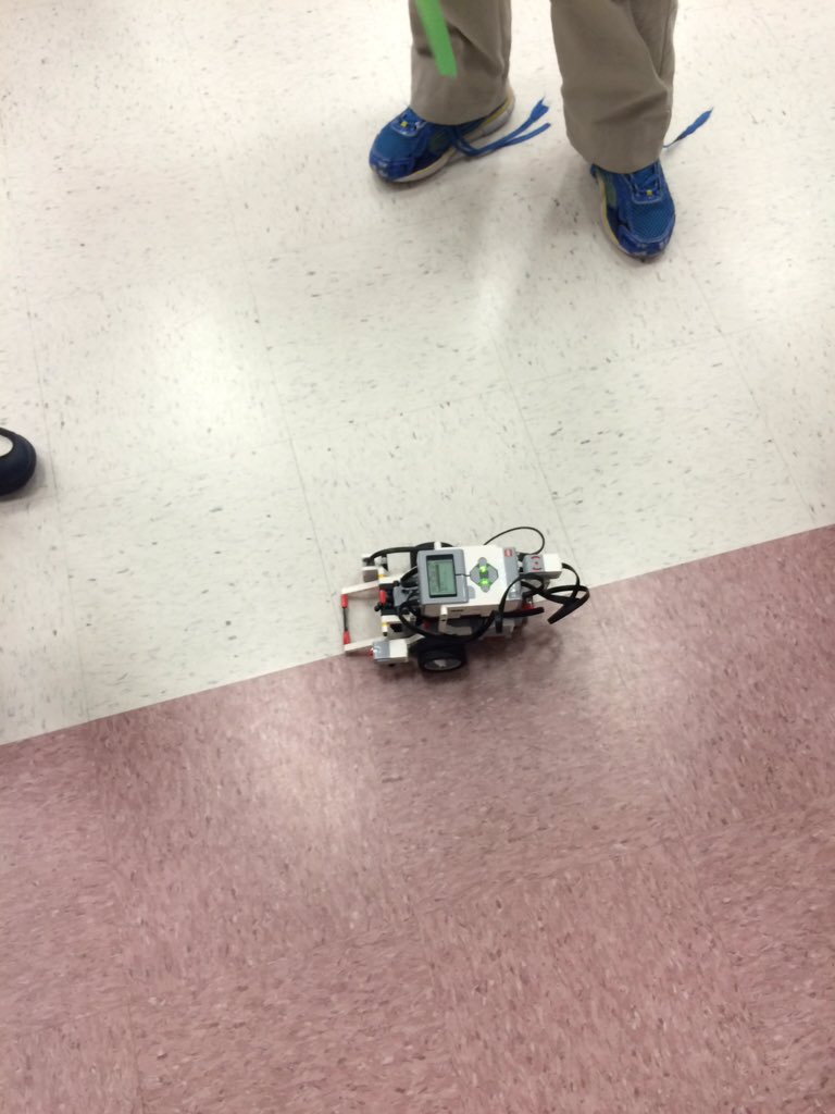 AliefScience's tweet photo. Students explore the #robotics from @HMQScience @OwensInt #aliefsciencefair https://t.co/tpnnJrsUoD