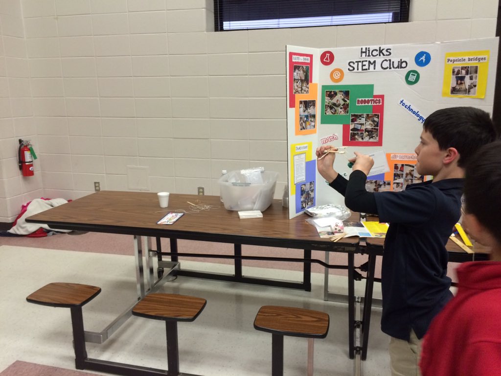AliefScience's tweet photo. @OutleyScience @HicksScience1 show parents their #aliefstem clubs! @OwensInt #aliefsciencefair https://t.co/GElTyRpPff