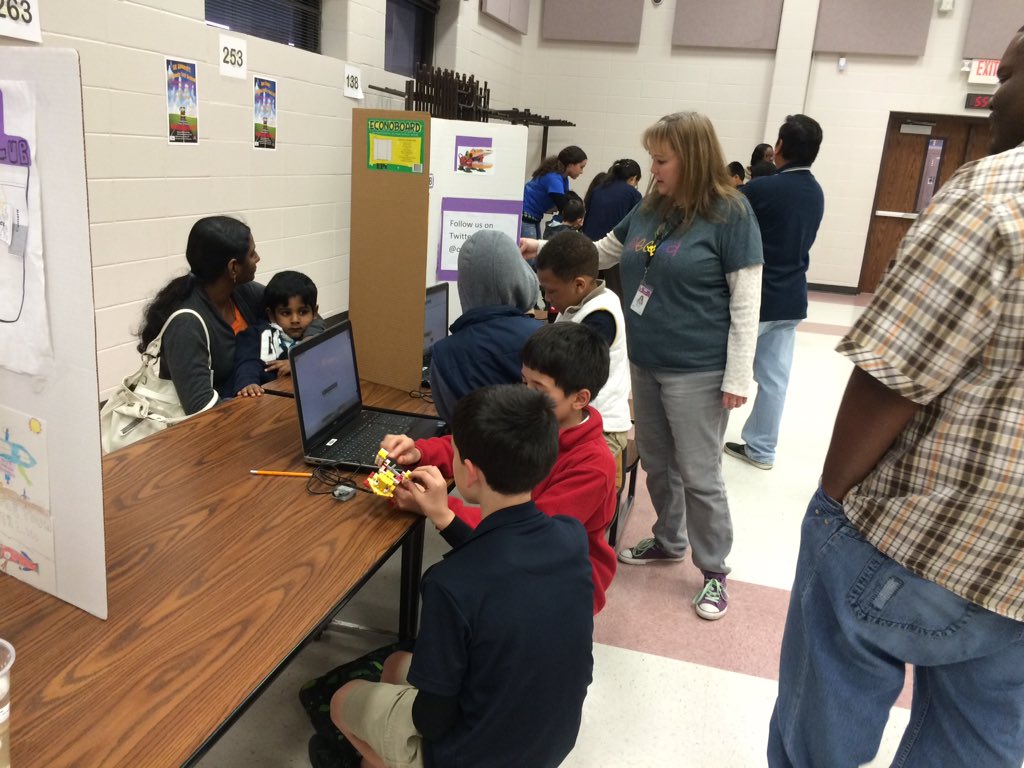 AliefScience's tweet photo. @OutleyScience @HicksScience1 show parents their #aliefstem clubs! @OwensInt #aliefsciencefair https://t.co/GElTyRpPff