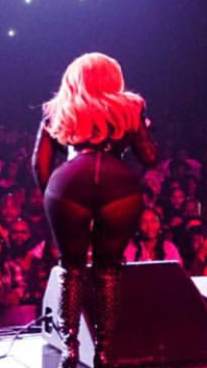 See the Photo of Lil' Kim's Booty That Has Her REALLY Ticked Off!...