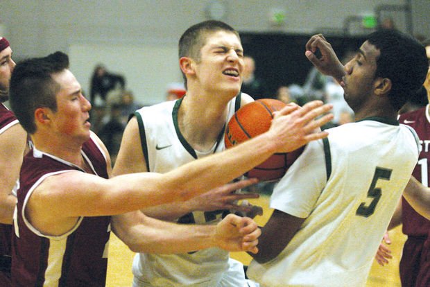 issaquahpress's tweet photo. .@SkylineHS_Bball uses big fourth quarter to defeat Eastlake: https://t.co/BoqFxMY1Qy @KingCo4ASports #IssPreps https://t.co/jTmBNIL4Iv