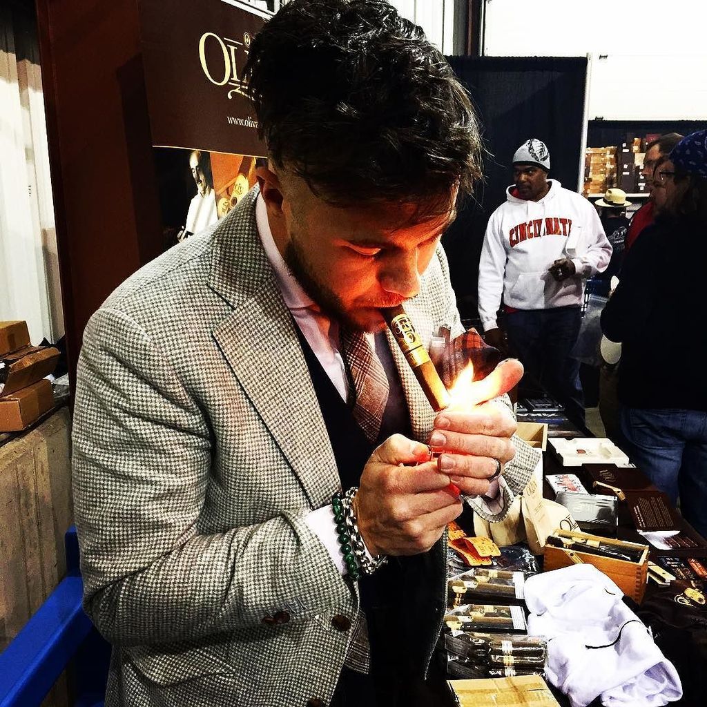 Altadis_Bentley's tweet photo. Melanio Maduro Robusto to start off tonight customer appreciation event! #oliva #Cigars #cigar #BOTL #NUB #nubcafe … https://t.co/TFYwtho6KR