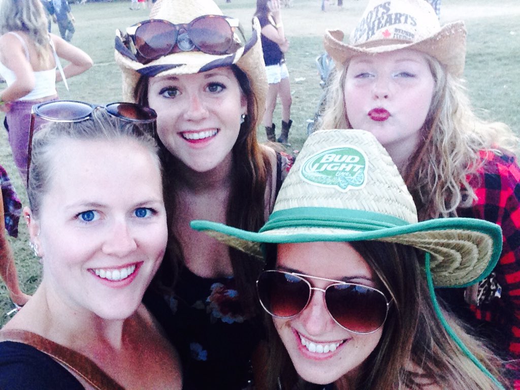 karahschultz19's tweet photo. @BootsandHearts #tbt #BootsThrowback @Craiigeer @TeeganWilson https://t.co/ADuq6scr4F