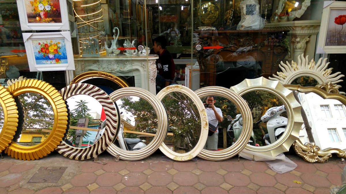 proxienubs's tweet photo. Mirror mirror 2016 #proxienubs #lgphonecamera #lg #lgg4 #streetphotography #vietnam #hanoi #streetsofhanoi #love https://t.co/TaAHy7CkU9