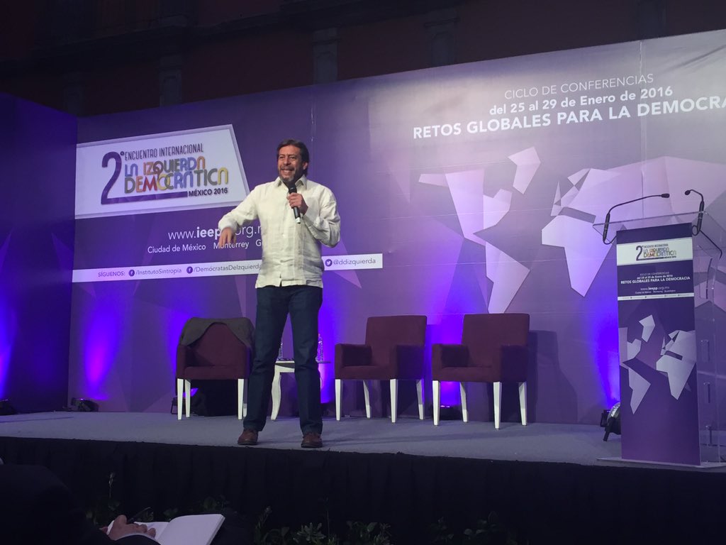 SintropiaMex's tweet photo. Tendrá razón Bolivar cuando dijo es necesario apostar por la patria grande?: Adolfo Mendoza #2EncuentroDeIzquierdas https://t.co/DlWoqIXsWl