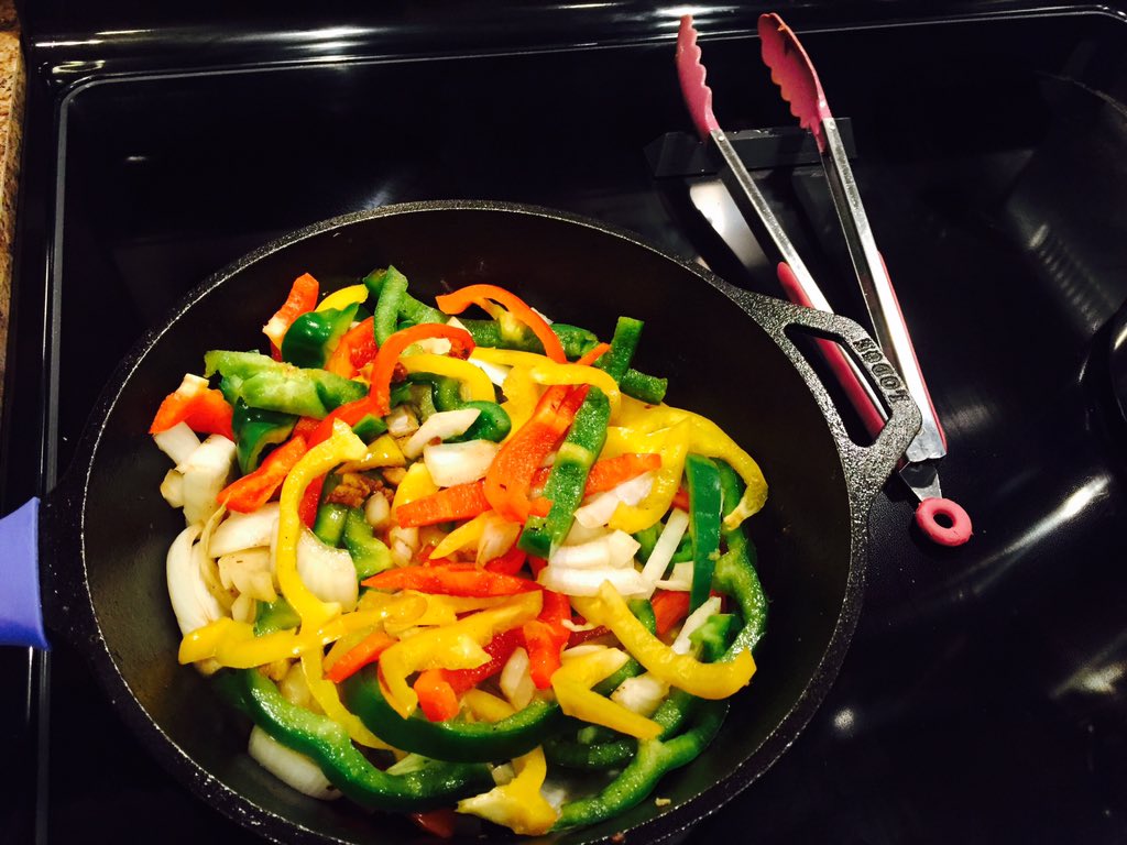 caseymakel's tweet photo. Sausage and pepper night with #uten-sil #dinnerhelpers https://t.co/Ckeh3oAs6o