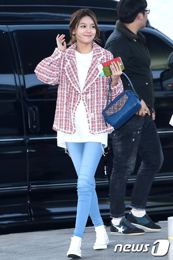 SooyoungFacts's tweet photo. 160129 Sooyoung - ICN Airport to Thailand, 2P HD by News1
https://t.co/ixRmg4C6v9
https://t.co/ynv9mxTIiT https://t.co/UcwZzZPNKP