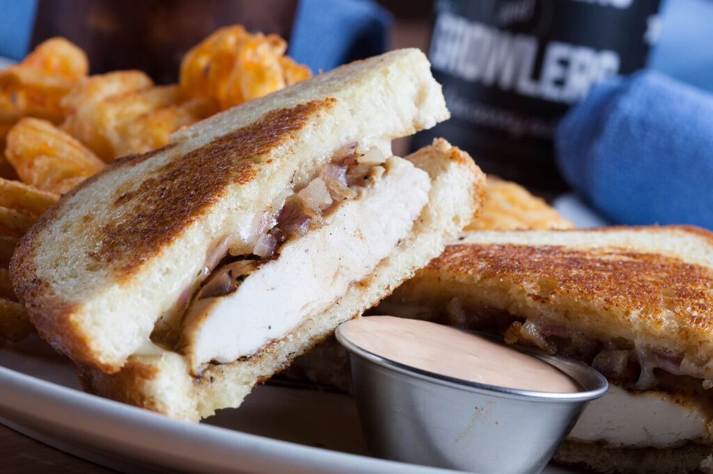 derekmcclain's tweet photo. @brewhouse does it again with the Hoosier Chicken Fresco! RT if you'd EAT!
#SBHNewMenu #redonkulicious #foodie https://t.co/q5eJuccimA
