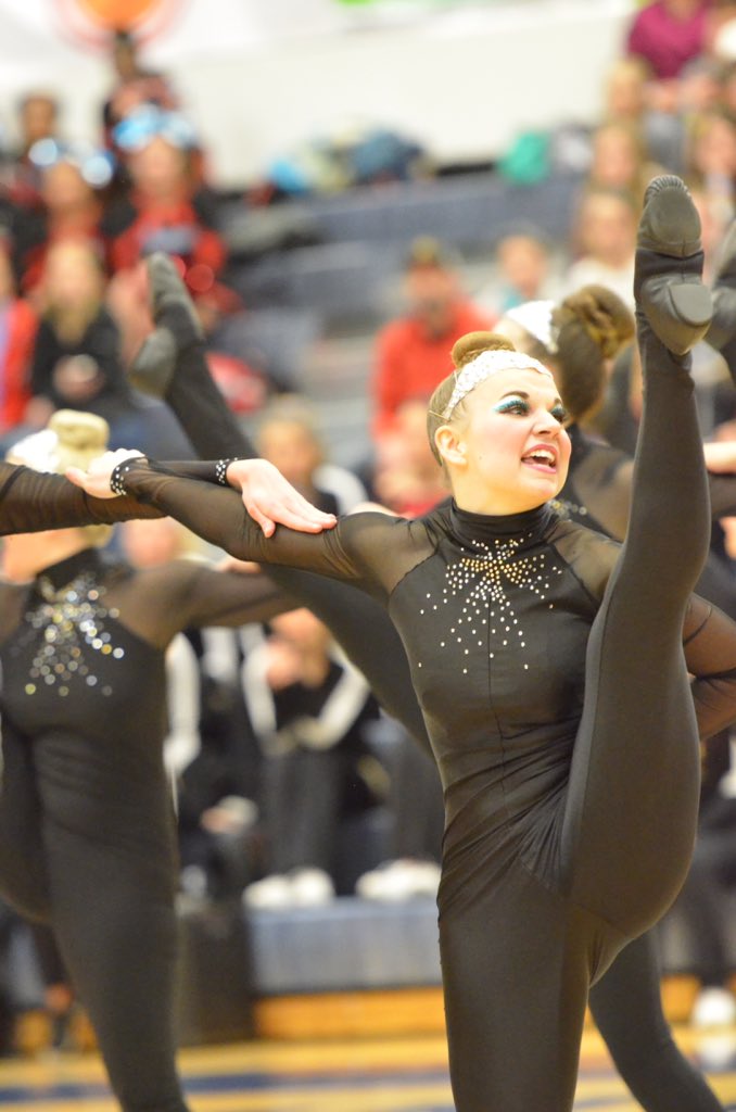xigiff's tweet photo. #dance #vykelles @tiffthom14 @vykelles @WeAreViewmont https://t.co/KO90jH14Qu