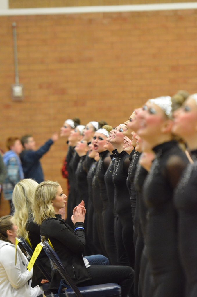xigiff's tweet photo. #dance #vykelles @tiffthom14 @vykelles @WeAreViewmont https://t.co/KO90jH14Qu